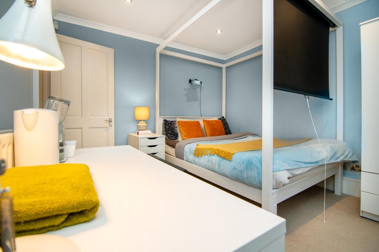 Double Room W/Projector & Garden Hot Tub Londen Buitenkant foto