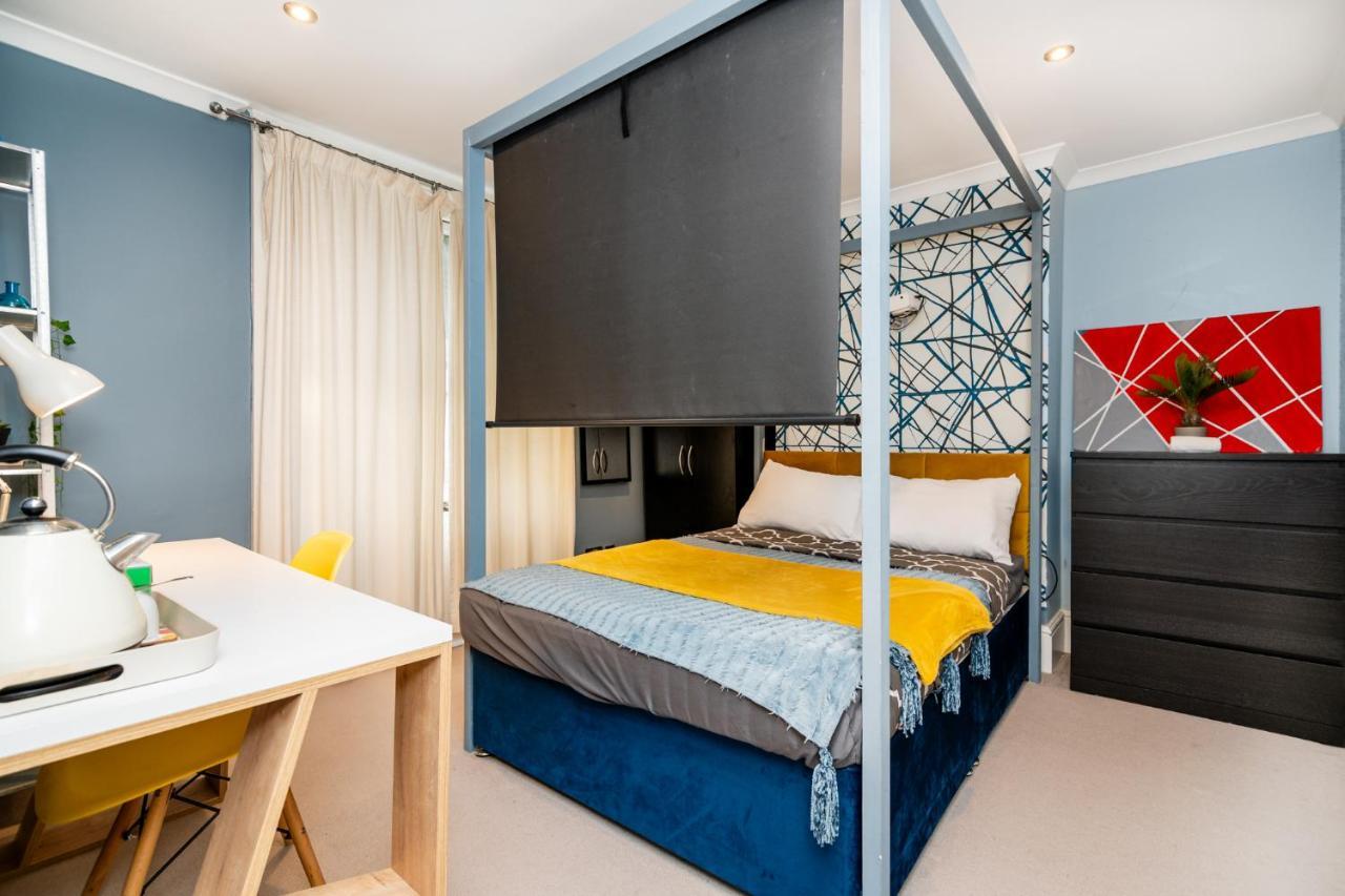 Double Room W/Projector & Garden Hot Tub Londen Buitenkant foto