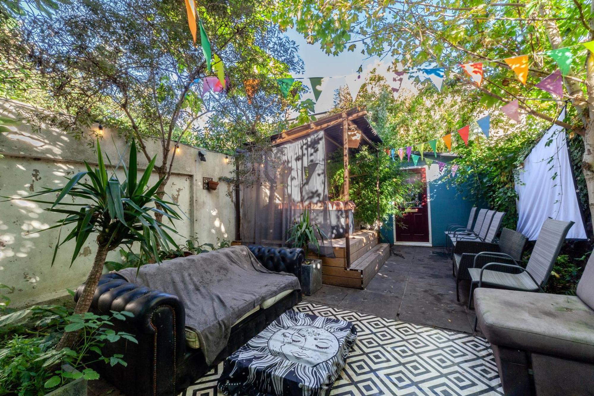 Double Room W/Projector & Garden Hot Tub Londen Buitenkant foto