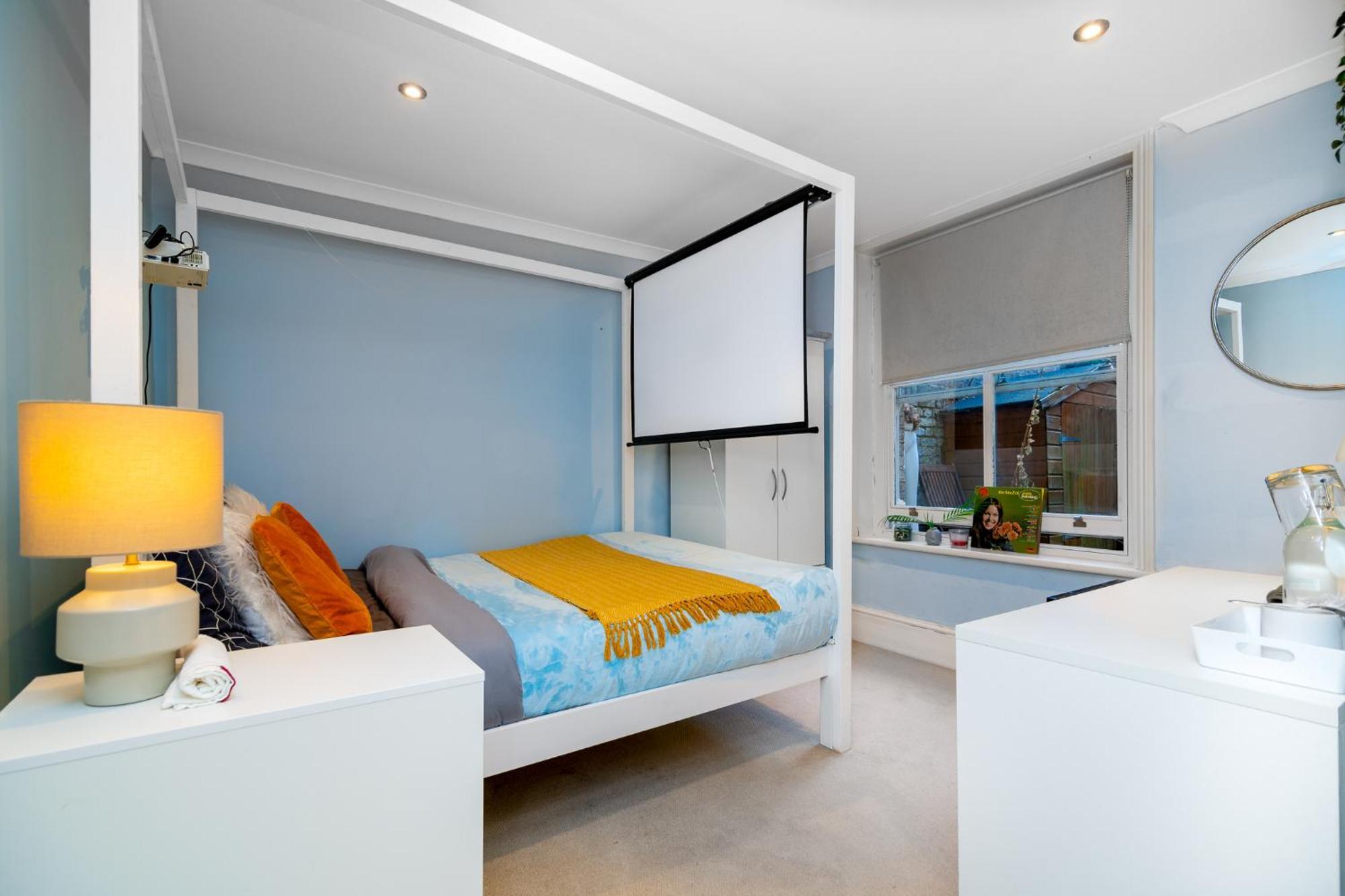 Double Room W/Projector & Garden Hot Tub Londen Buitenkant foto